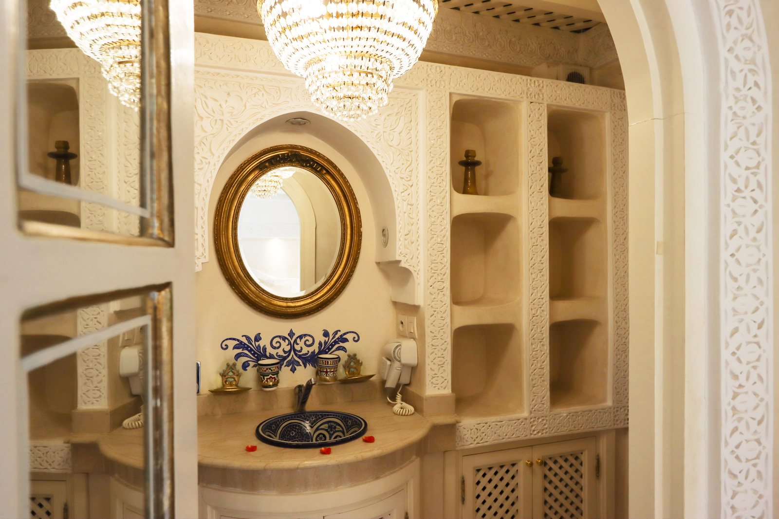 palais-des-princesses-riad-a-marrakech-classic-suite4-2.jpg