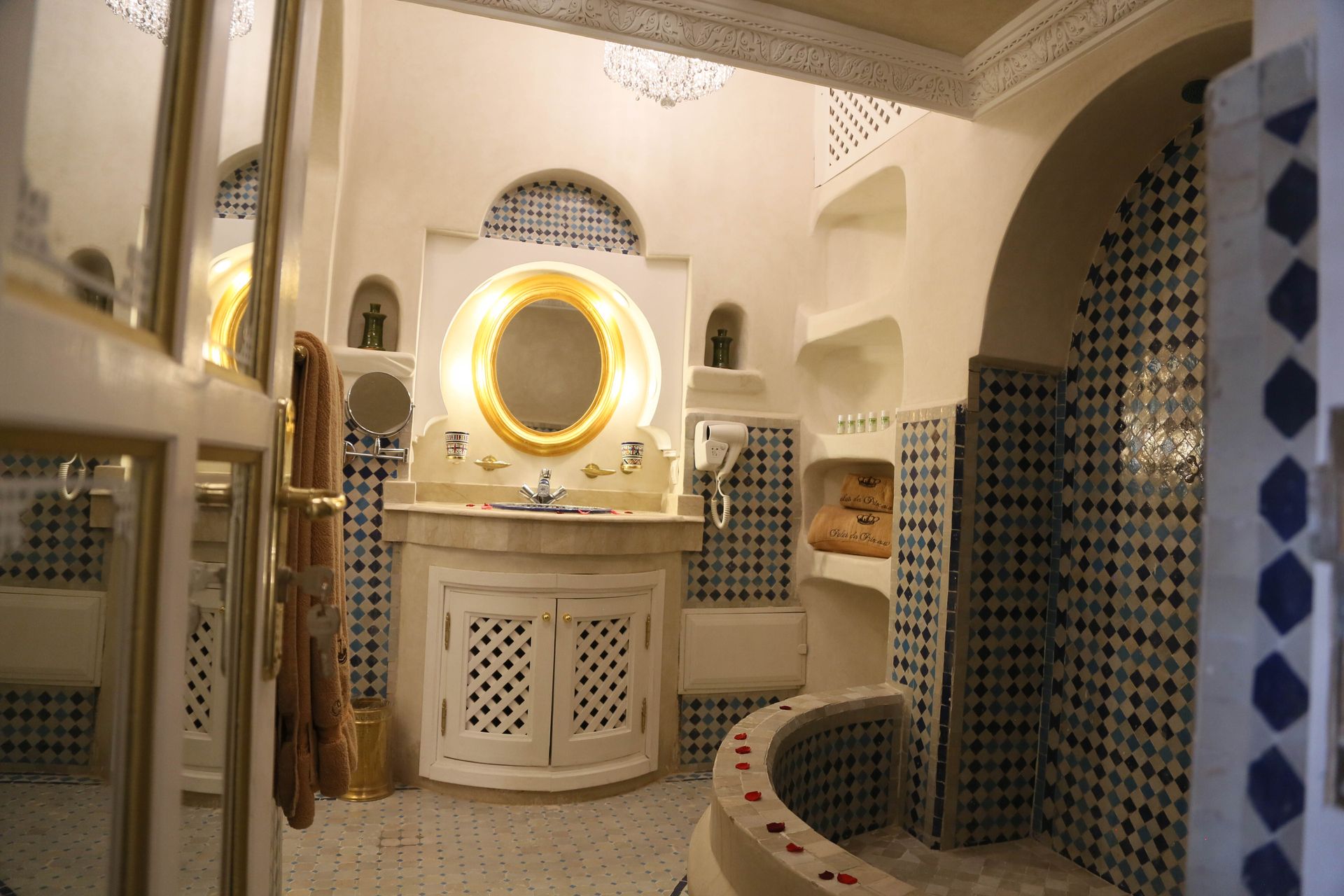 palaisdesprincesses-suite-royales-Amira-104-6.jpg