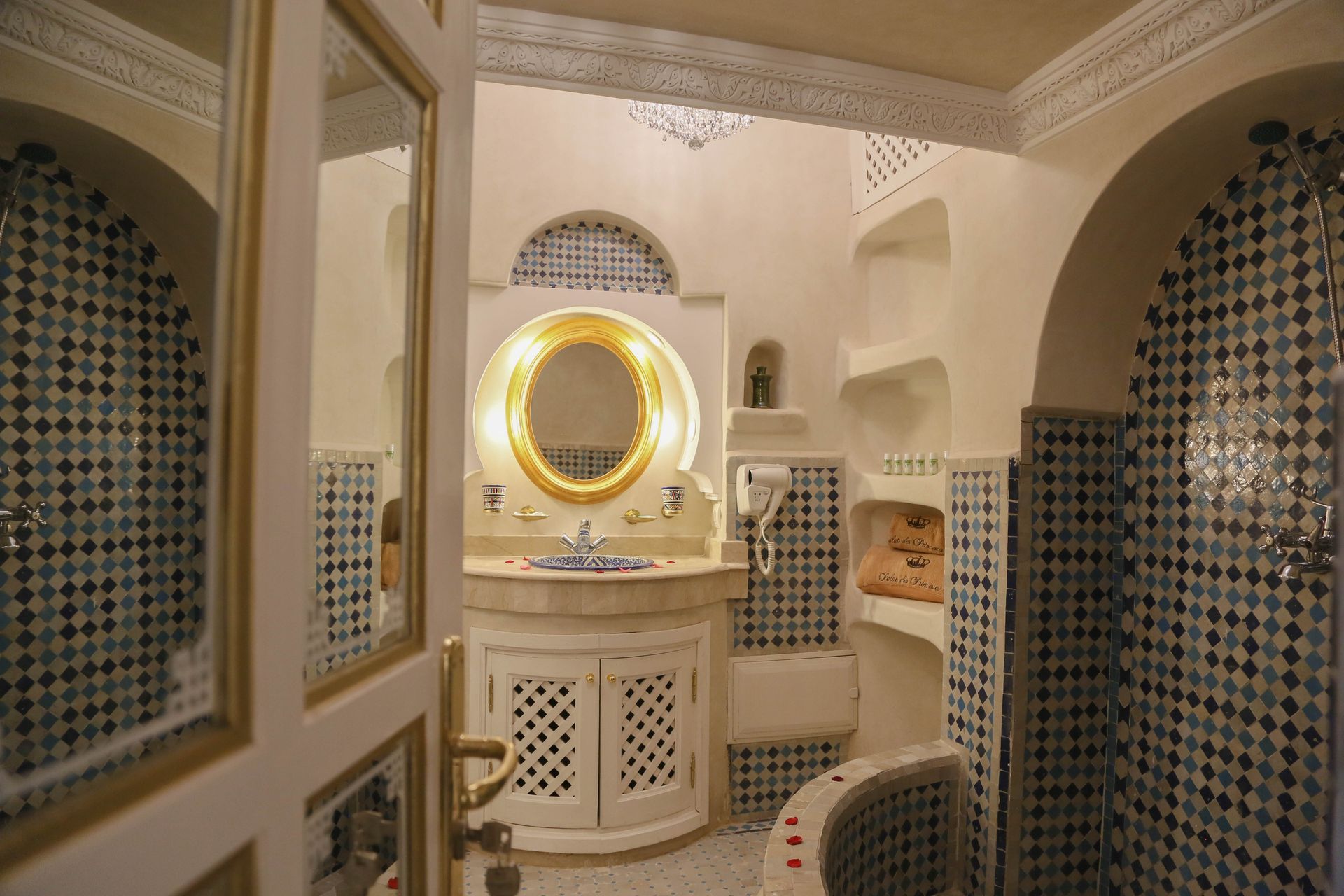 palaisdesprincesses-suite-royales-Amira-106-2.jpg